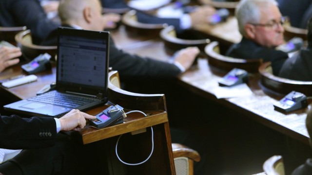 Снимка: Депутати не дават лятната си ваканция