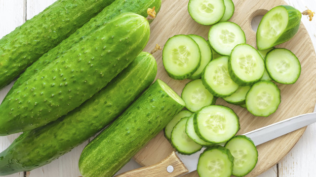 Снимка: Не изхвърляйте горчивите краставици! Този трик ще оправи вкуса им