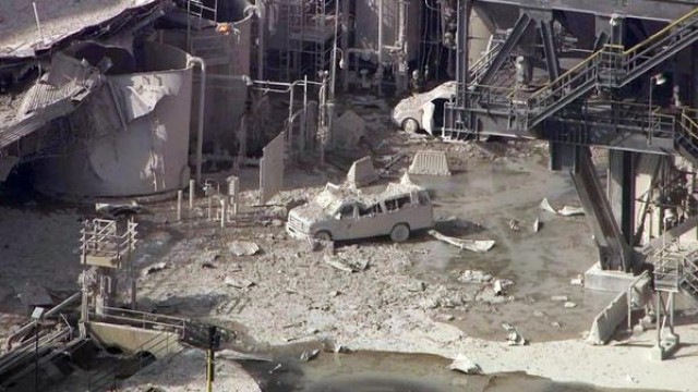Снимка: Трима са ранени при експлозия в рафинерия на Exxon Mobil 