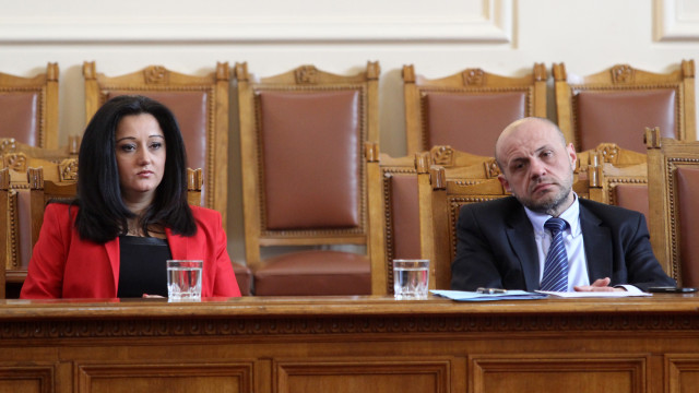 Снимка: Санирането мина през пленарна зала