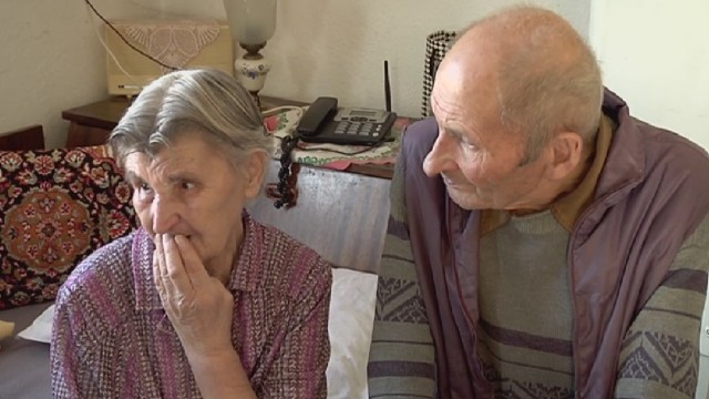 Снимка: Десетки помогнаха на възрастно семейство, чиито единствени 8 лева обра крадец
