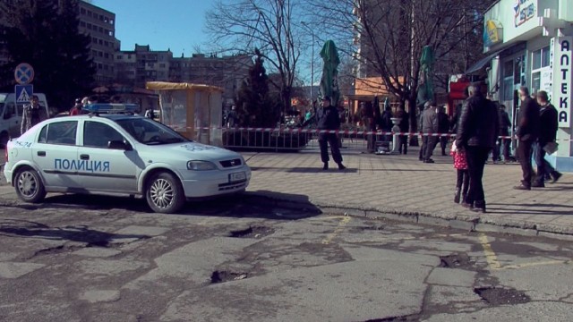 Снимка: Таксиметров шофьор нападна жена си в магазин в Търговище