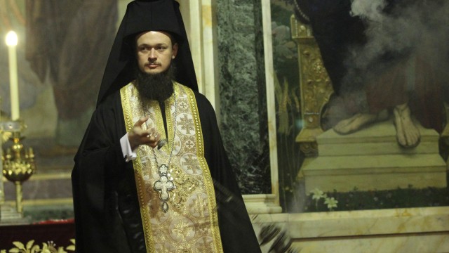 Снимка: Архимандрит Дионисий: Таксата за вход в „Св. Александър Невски” е за ток и отопление