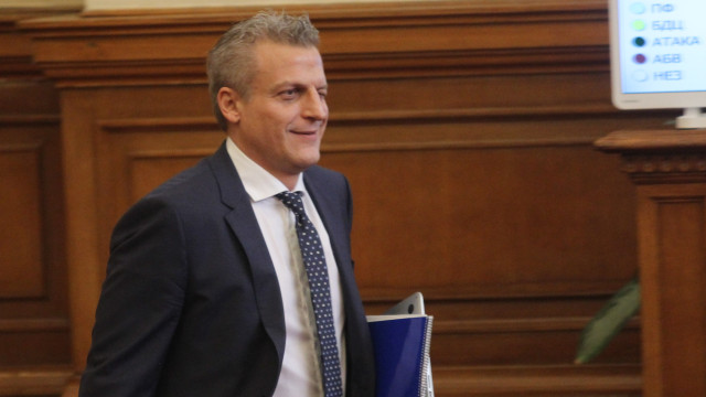 Снимка: Депутатите гласуват първи вот на недоверие към правителството