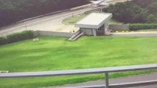 Снимка: Самолет кацна аварийно на шосе в Бразилия (ВИДЕО) 