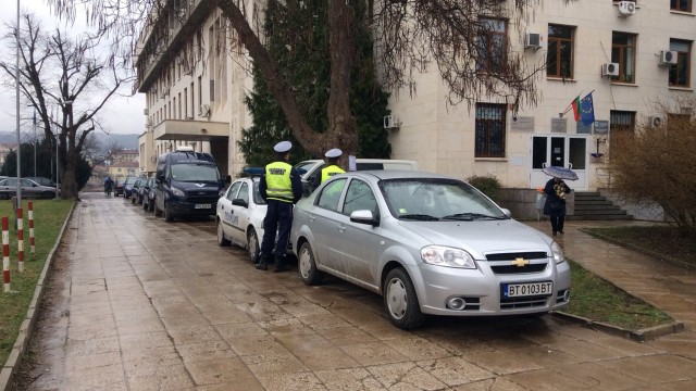 Снимка: Прокуратурата повдигна обвинения на задържаните данъчни