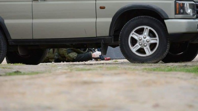 Снимка: Отцепиха паркинг във Варна заради съмнителен пакет