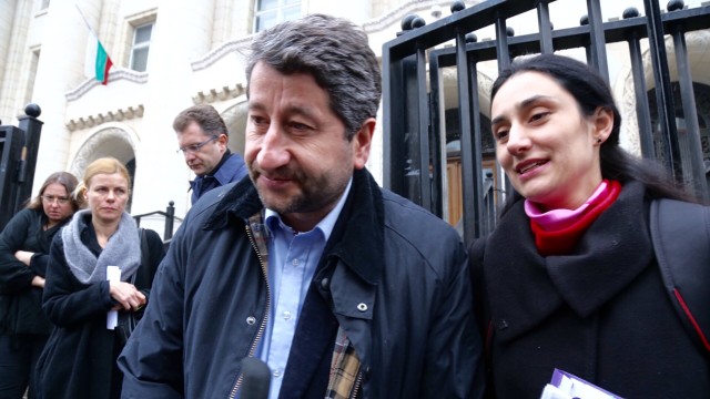 Снимка: Фалшивата жалба, блокирала регистрацията на „Да, България”, вече е оттеглена