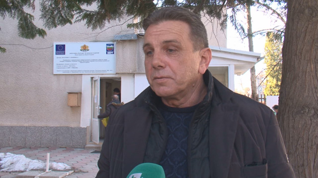 Снимка: Пловдивски депутат се записа на трудовата борса