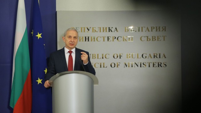 Снимка: Какво е мнението ви за ревизията на властта, която прави служебният кабинет? 