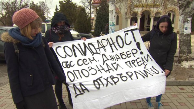 Снимка: Жители на Елин Пелин подкрепиха сирийското семейство Джабер 