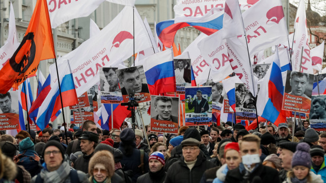 Снимка: Хиляди почетоха паметта на Борис Немцов в Москва 