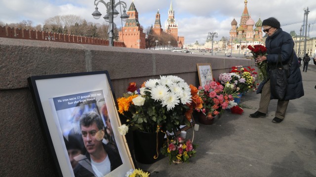 Снимка: Властите в Москва премахнаха мемориала на Немцов