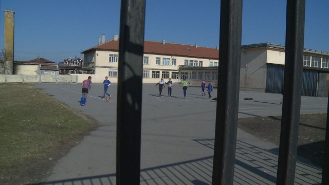 Снимка: Предложение: Първолаците от малцинствата да могат да учат и извън кварталите си