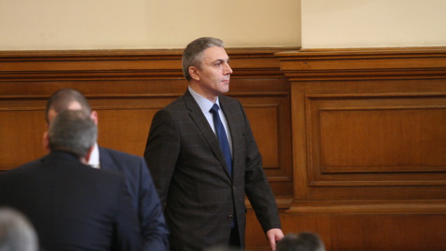 Снимка: Депутатите отхвърлиха законопроекта на ДПС за връщане на гражданството на изселниците