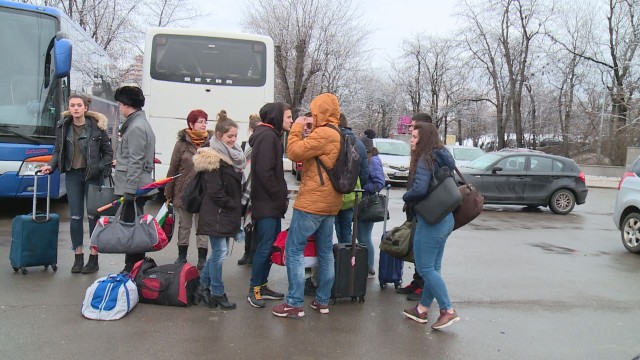 Снимка: Ученическа екскурзия започна с един автобус, продължи с втори и приключи с трети