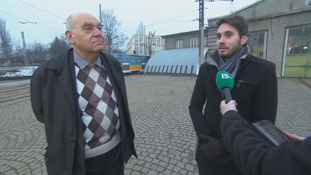 Снимка: Ватманът, заснет да пуши в кабината си, ще получи глоба от 7 лв. и забележка 