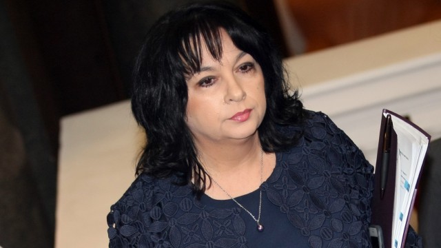 Снимка: Оставка на министъра на енергетиката Теменужка Петкова заради сделката за ЧЕЗ
