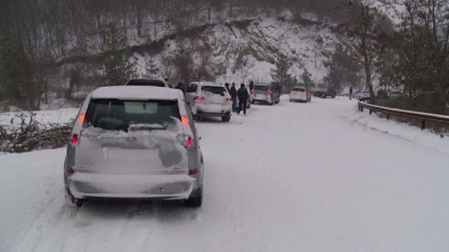Снимка: В капана на зимата: Обстановката в страната е усложнена, на места има навявания 