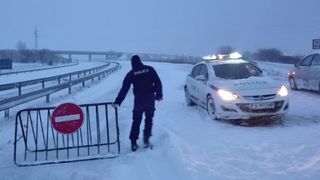 Снимка: Трети ден страната е в зимен капан, АМ 
