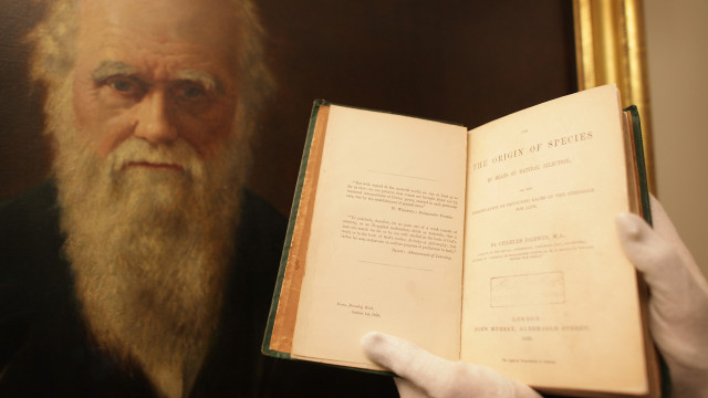 Снимка: Чарлз Дарвин ~ Оцеляват не най-силните, а тези, които се приспособяват към промените