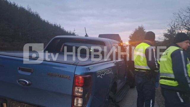Снимка: Гонка и лента с шипове: Хванаха мигранти на „Тракия“. Шофьорът – без книжка и употребил дрога