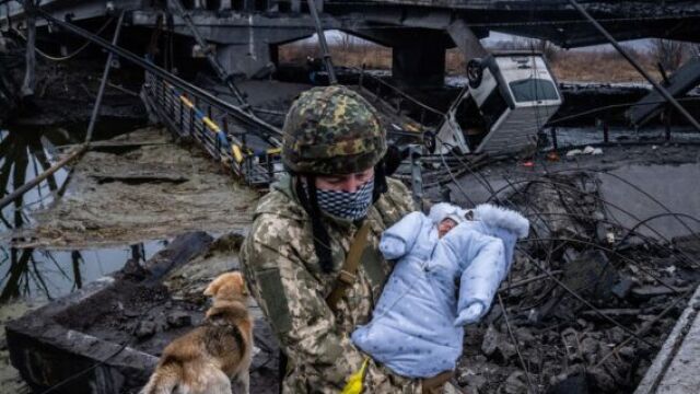 Снимка: Призрачни градове и милиони разрушени съдби: 2 години войната в Украйна в снимки (ГАЛЕРИЯ)
