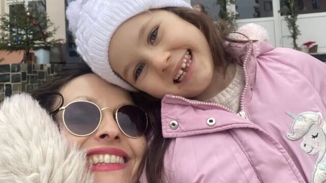 Снимка: „Всяка хапка е болка“: 5-годишно момиченце с левкемия се нуждае от помощ, за да живее