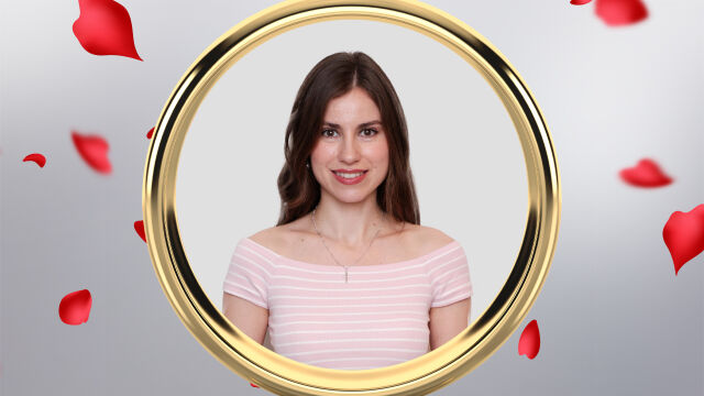 Снимка: Яна от „Ергенът“: Дали ще е богат или не, падам си по грознички (ВИДЕО)