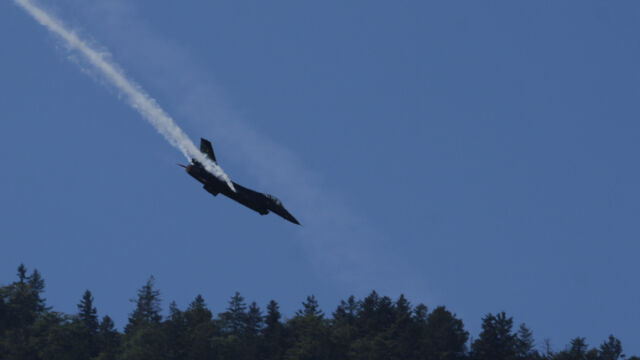 Снимка: 29 души загинаха, след като руски военен самолет се разби в скала в Крим