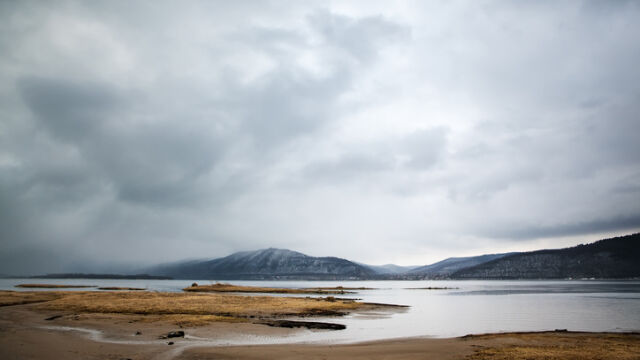 Днес времето над страната ще бъде предимно облачно преди обяд