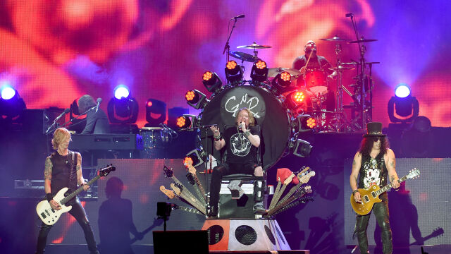 Снимка: Guns N' Roses - какво богатство притежават членовете на рок бандата? (СНИМКИ + ВИДЕО)
