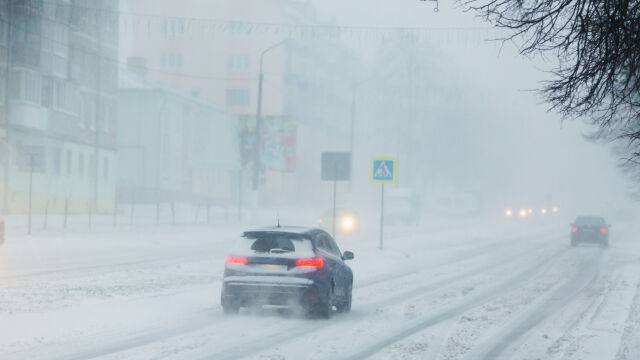 Поради лошо време днес са били отменени около 150 полета