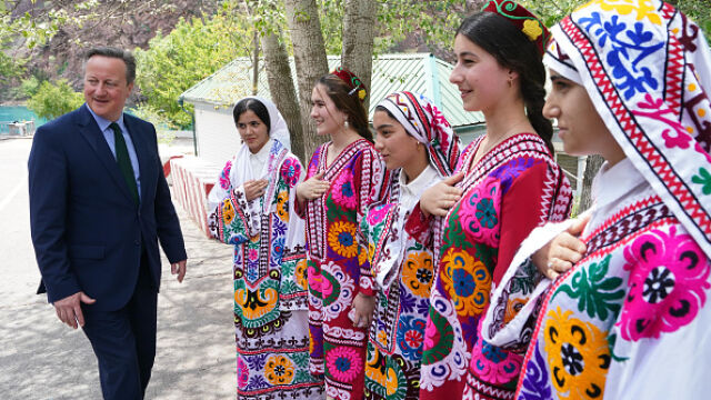 Снимка: Таджикистан изготви наръчник как да се обличат жените