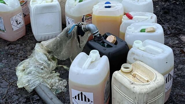 Задържаха четирима за кражбата на 7 тона гориво от тръбопровод на „Лукойл“