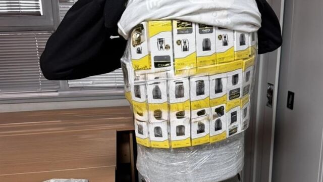 Трафикантите вече лепят електронните цигари по себе си пътувайки между