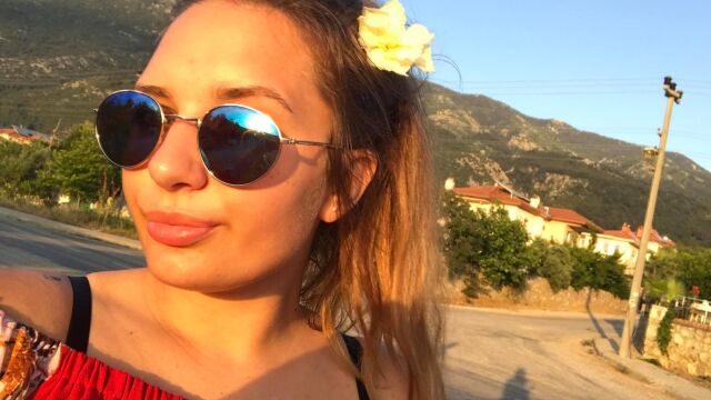 Когато 14 годишната Вероника Сомървил се събужда след мозъчна операция за