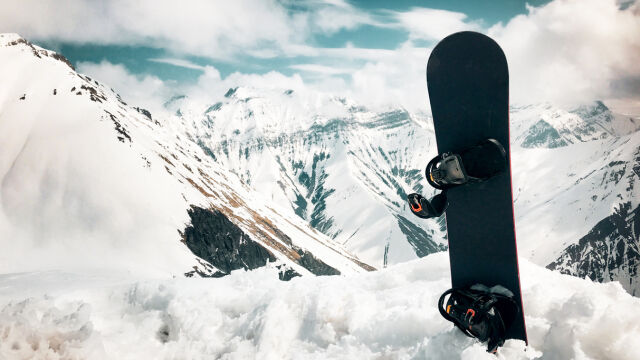 Снимка: Сноубордистка загина, след като се закачи на лифт 