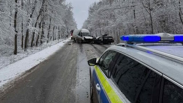 Снимка: Двама загинали при челен удар на пътя Бургас – Варна