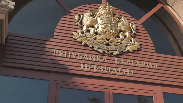 Снимка: В търсене на служебна власт: Илияна Йотова започва консултации с партиите