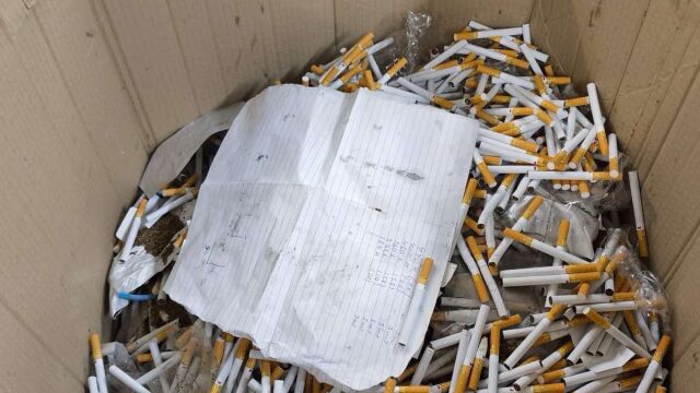 Снимка: Голяма незаконна фабрика за цигари е открита в Батановци