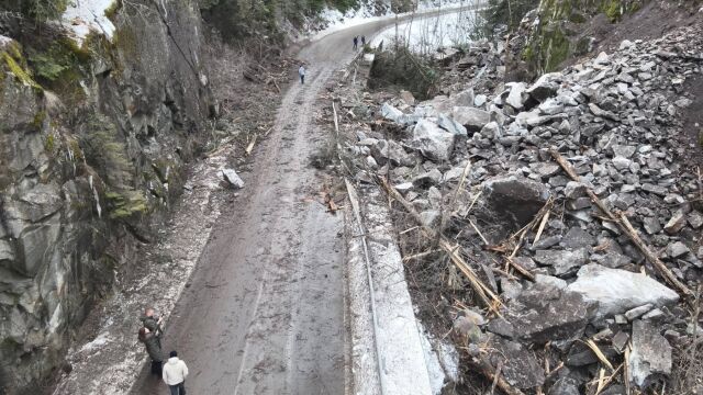 Снимка: Опасно срутище: Пътят Велинград - Сърница ще остане затворен до пълното му обезопасяване