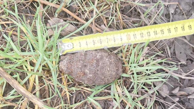 Снимка: Унищожена е силно корозирала ръчна граната, открита в гараж в Бургас