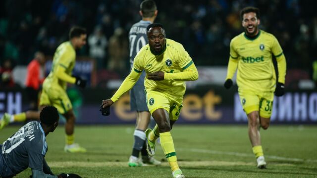 Снимка: Левски търси лична отговорност от феновете с расистките обиди към Текпетей 