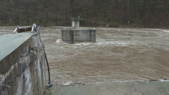 Снимка: Над 80 л/кв. м са количествата валежи в община Кирково, няма достъп до две населени места