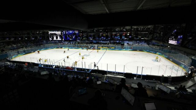 Снимка: Епидемия на игрите? Отложиха хокеен мач заради норовирус