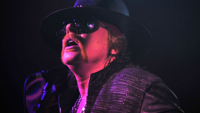 Снимка: Аксел Роуз от Guns N’ Roses на 64 г. - в рокенрола все още има бог! (СНИМКИ + ВИДЕО)