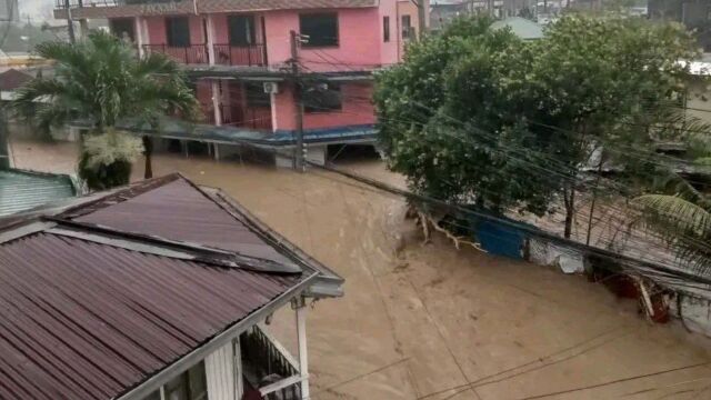 Снимка: Заради буря: Най-малко 8 жертви при наводнения и свлачища във Филипините 