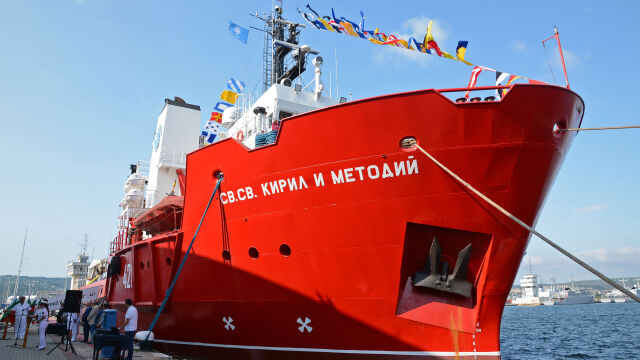 Снимка: За първи път: Научноизследователският кораб 