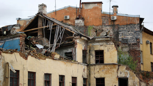 Снимка: Сграда се сруди, петима загинаха 